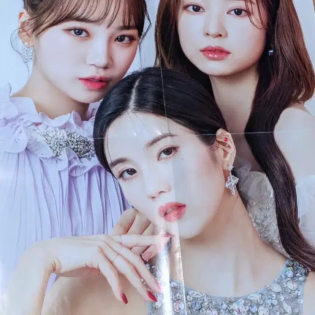 아이즈원 스페셜 서프라이즈 포토박스 팝니다(포스터 포함-일부 구성 제외)