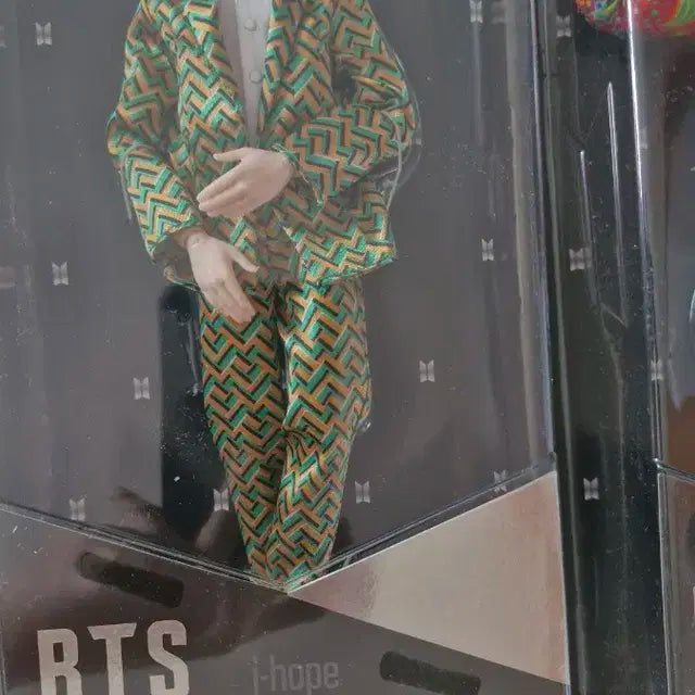 BTS 피규어 **새거입니다!!**