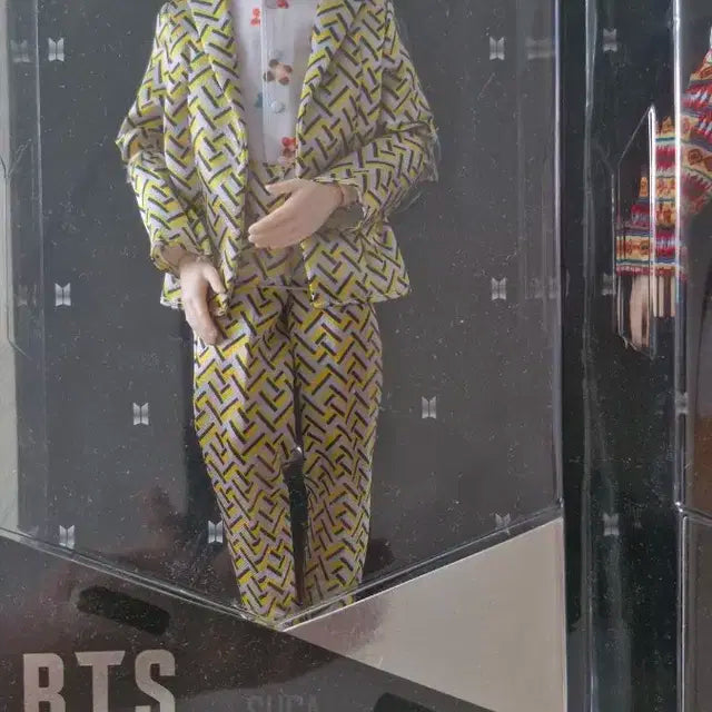 BTS 피규어 **새거입니다!!**