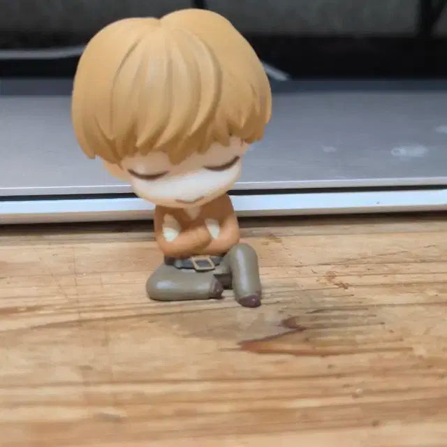 BTS 진 비공식 피규어 판매