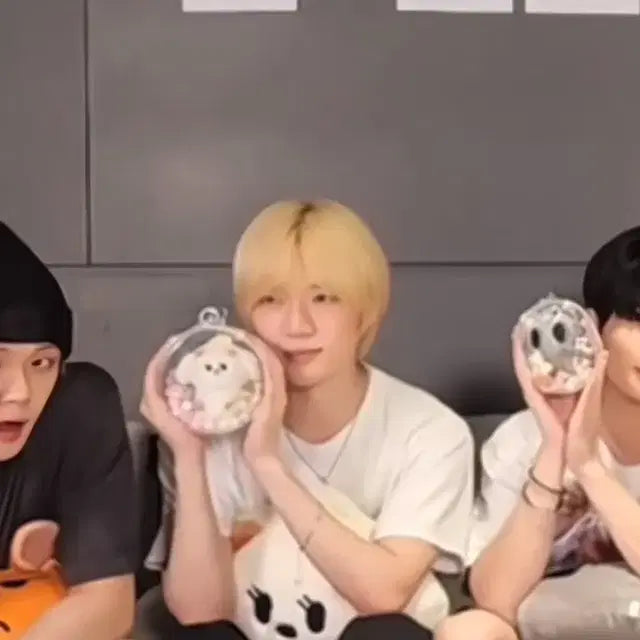 덤폭!폭!) 투바투 구버전 밤긋 키링 범규아들(?