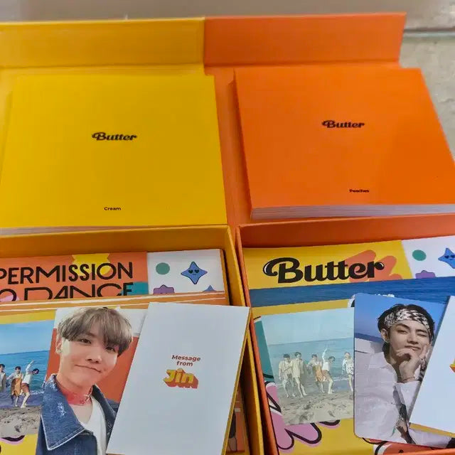 방탄소년단 Butter 2종 세트 합본 포스터 존재