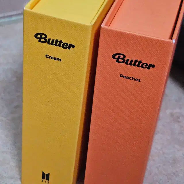 방탄소년단 Butter 2종 세트 합본 포스터 존재