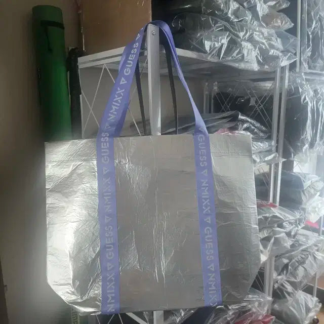엔믹스 게스 콜라보 리유저블백