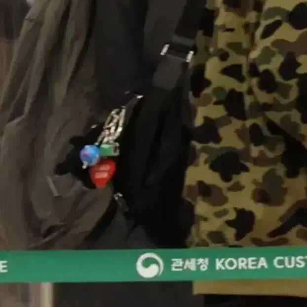데이식스원필 럭키버튼 키링