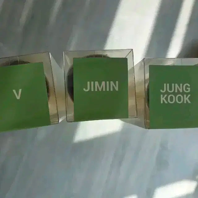 방탄소년단 오늘 전시회 포스터 지민 뷔 정국 일괄