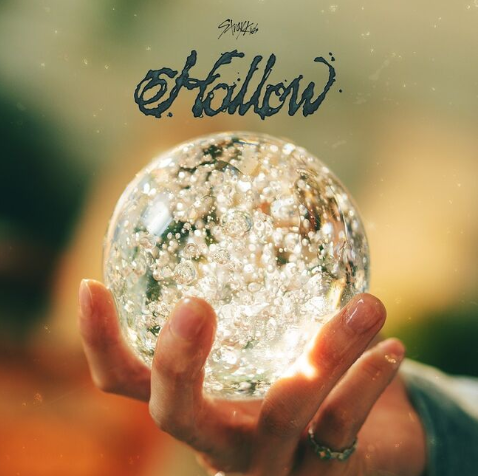 STRAY KIDS - JAPAN 3rd Mini Album『Hollow』(Regular Edition + Pre-Order Benefit)