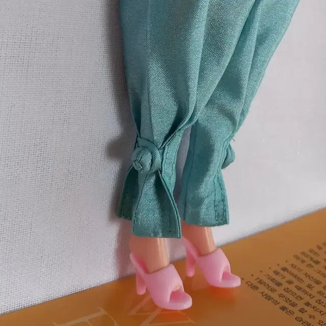 인형옷(쑥색 바지만 판매, 민트저고리 판매완료)