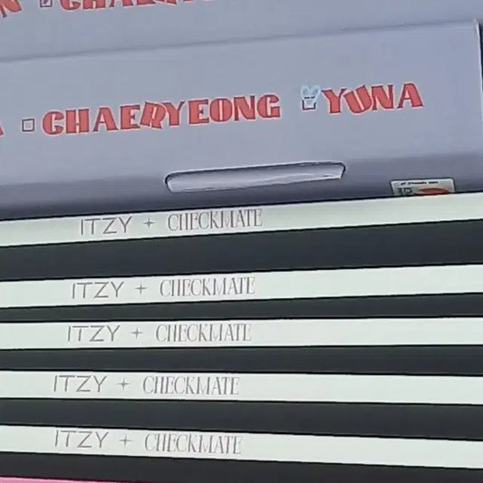 있지 ITZY 개봉 앨범 미개봉 앨범처럼 판매(체크메이트로꼬낫샤이마피아)