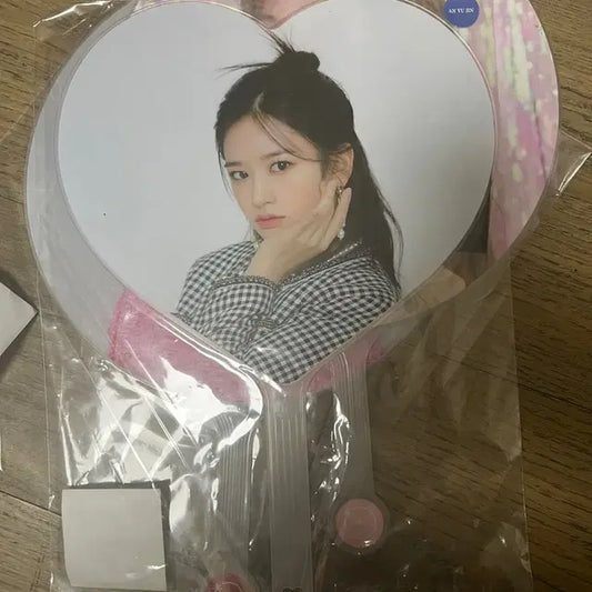 (미개봉) 안유진 부채 판매합니다