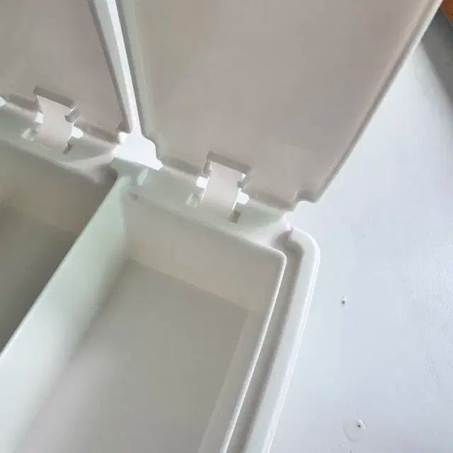 새상품) 다이소 유명템 원터치 통 화이트 포카 덕질 용품