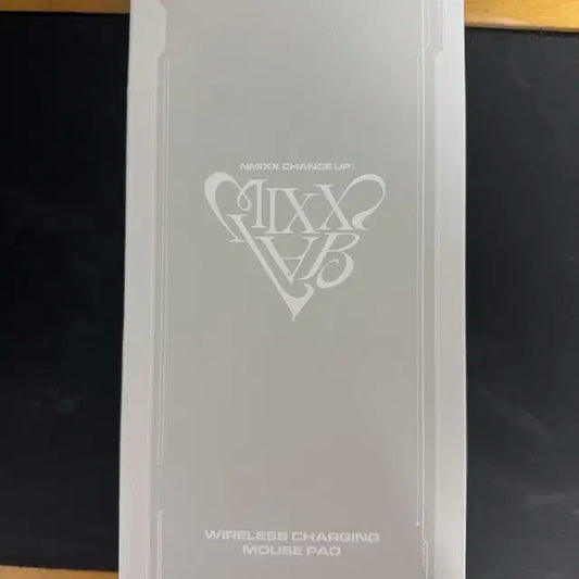 MIXX LAB 엔믹스 팬콘 MD 무선충전 마우스패드 팝니다.