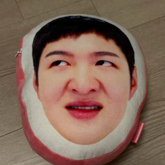 (가격내림!!) 이창섭 빙그래c발 보이스 펀칭 쿠션 양도