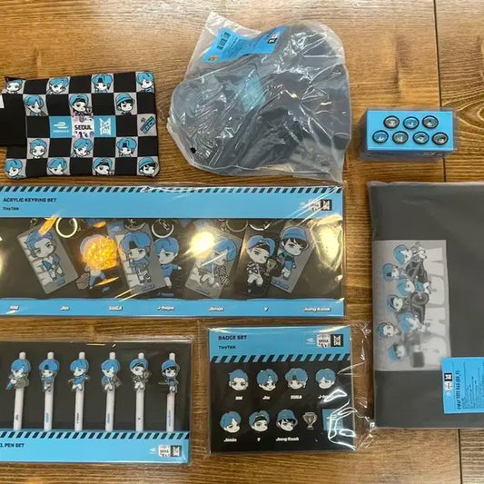 BTS 굿즈 한정판 세트. 포뮬러E. FORMULA E. 키링, 벳지 등