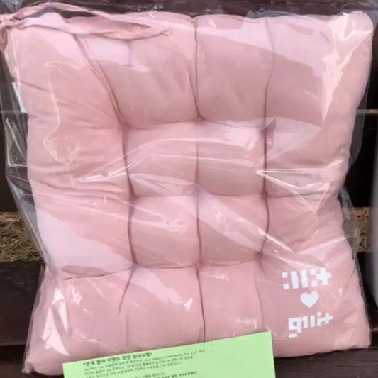 아일릿 아몬드초콜릿 방석 미개봉 양도 역조공 illit 공방