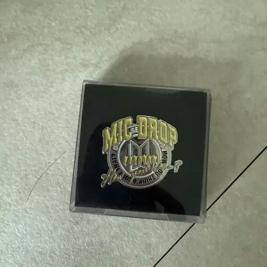 방탄 MIC DROP 뱃지