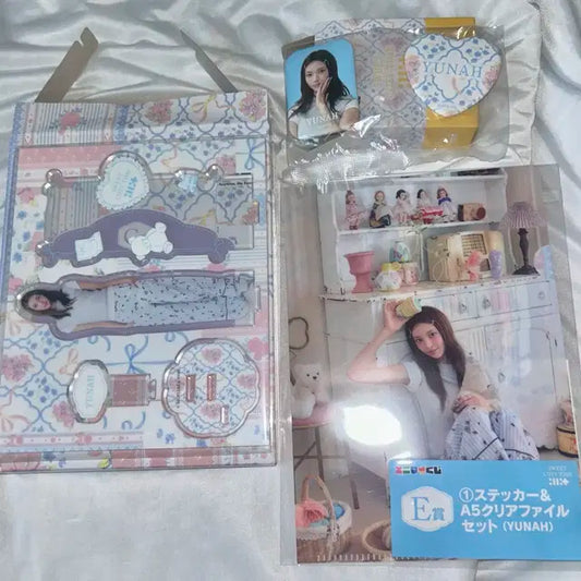 아일릿 윤아 일본 세븐 쿠지 아크릴 스탠드 뱃지 미니파일 세트