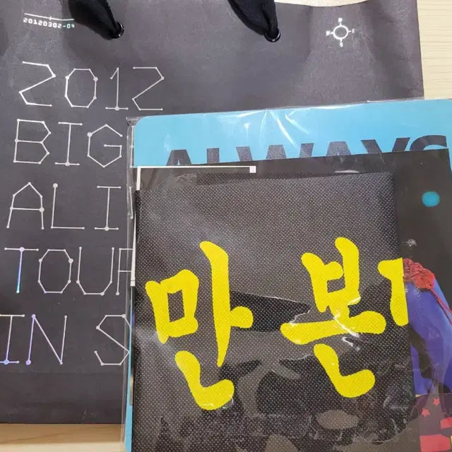 빅뱅 공식굿즈 응원봉ver.3+반다나두건ver.2 판매