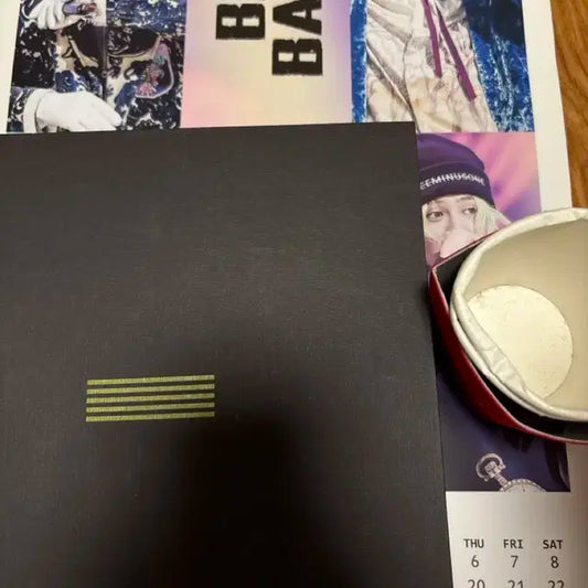 빅뱅 메이드 앨범 (포카 포함)+지디 카페 컵홀더+2018년 빅뱅 달력