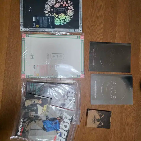 방탄 앨범, 응원봉, 포카 등