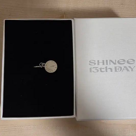 샤이니 굿즈(생일팔찌, 데뷔기념반지)