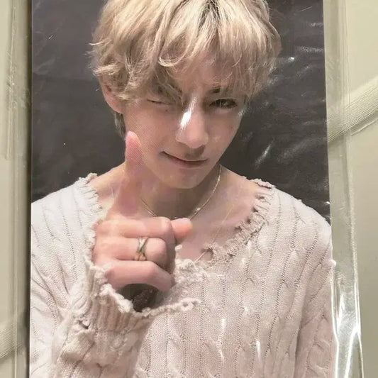 뷔 레이오버 니트 태형