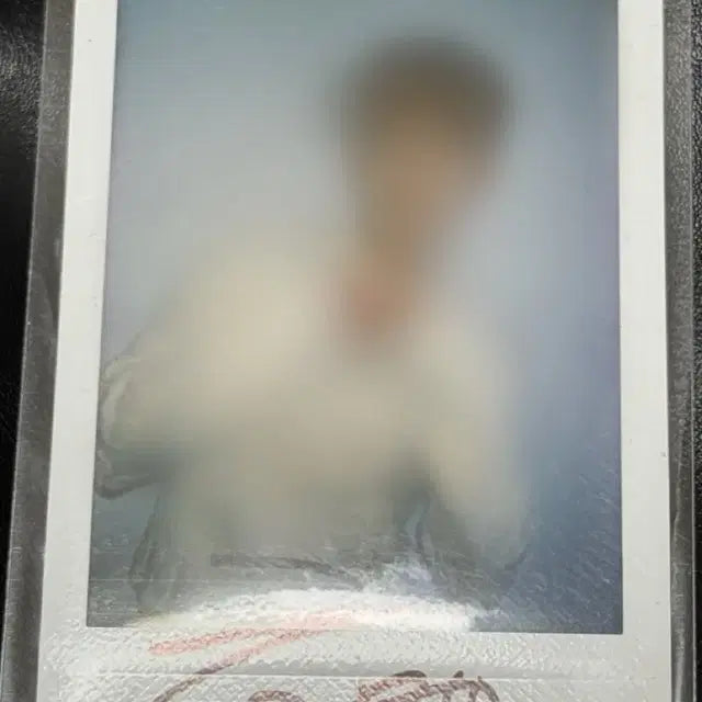 에이티즈 홍중 친필 사인 폴라로이드 싸인 폴라 싸폴 양도해요