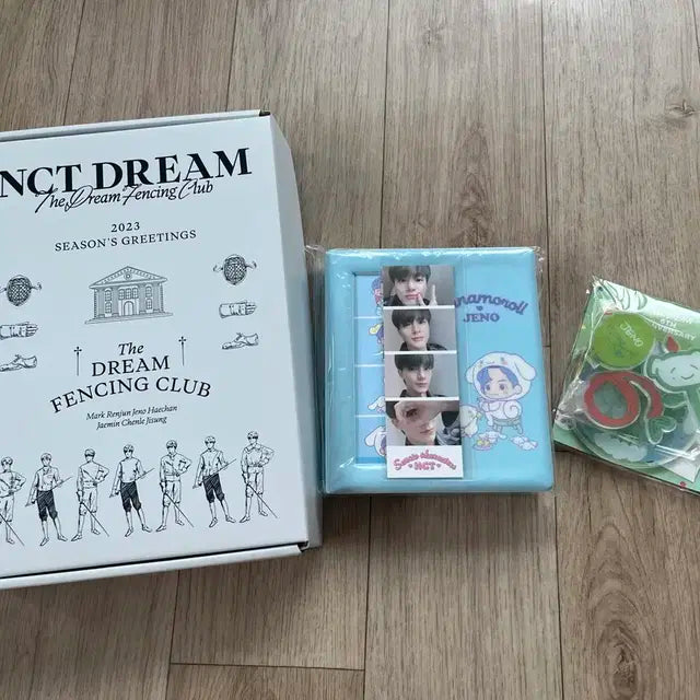 NCT 엔시티 드림 제노 산리오 콜렉트북 아크릴스탠드 시즌그리팅