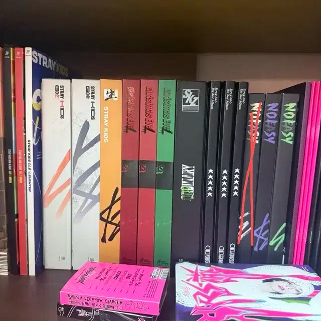 스트레이키즈 앨범 판매 (넘기면 상세 사진 있어요)