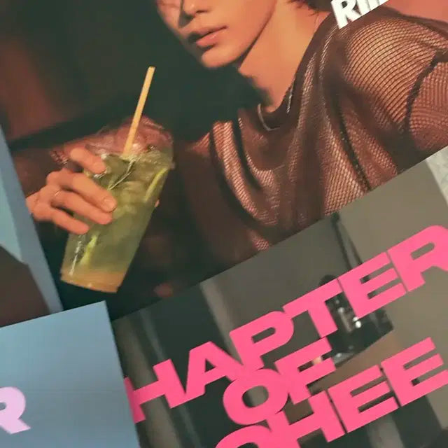 라이즈 메가커피 포스터