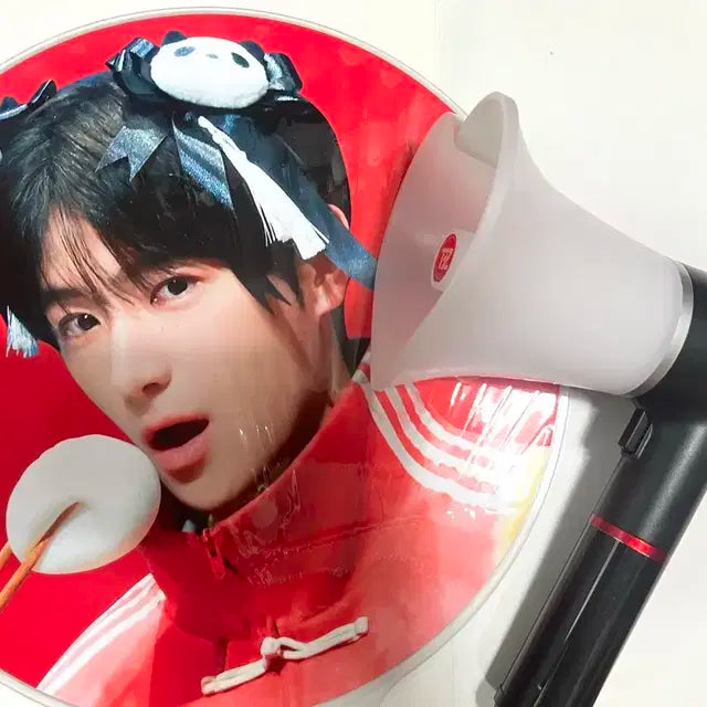 더보이즈 현재 이재현 우치와 하트성기 응원봉 더비봉 양도