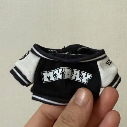 데니멀즈 바시티 옷