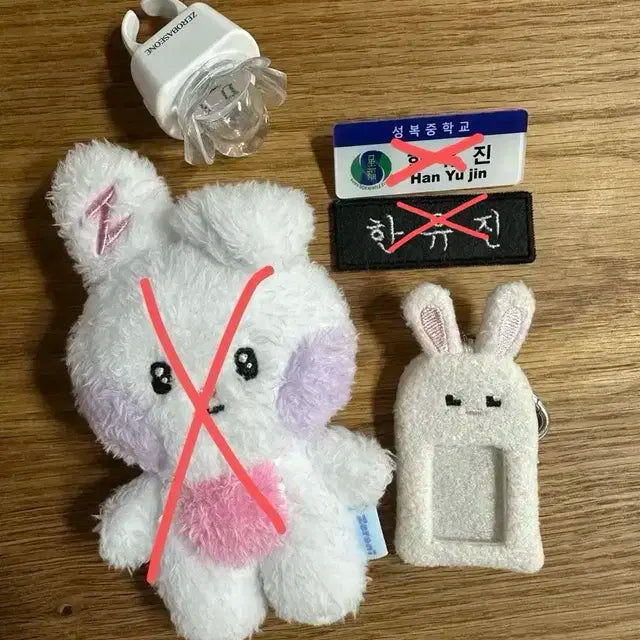 제로베이스원 한유진 명찰, 증사 홀더, 미니로즈링 팔아요!
