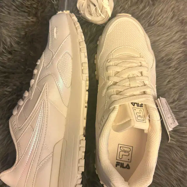 [새상품]BTS X FILA VOYAGER 컬렉션 자가토 샤인 270mm