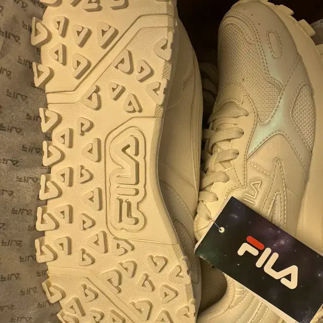 [새상품]BTS X FILA VOYAGER 컬렉션 자가토 샤인 270mm
