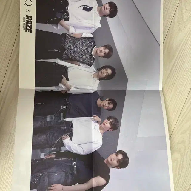 라이즈 유이크 브로슈어 포스터, 스티커