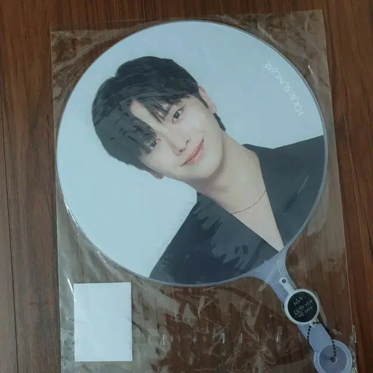 비투비 BTOB 2024 아워드림 팬콘 MD 육성재 부채 우치와