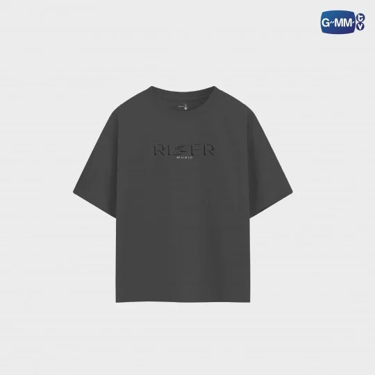 GMMTV - RISER CONCERT : THE FIRST RISE brought together the full lineup of artists under RISER Music, featuring the groups LYKN (members: William, Lego, Tui, Nut, and Hong), JASP.ER (members: Pond, Joong, Aou, and Boom), FELIZZ (members: Praew and Pahn), and CLO’VER (members: Cream and Meen), alongside solo artists Krist Perawat, Nanon Korapat, Win Metawin, Gemini Norawit, Fourth Nattawat, Phuwin Tangsakyuen, and Perth Tanapon.